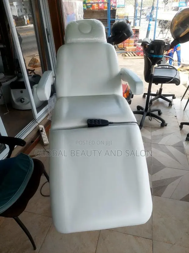 Electronic Spa Bed With A Remote · Photo 4