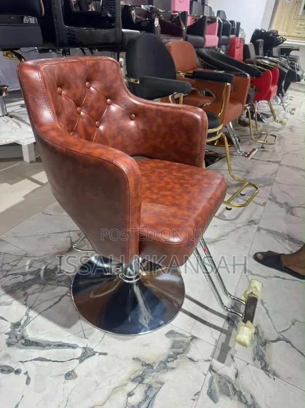 Brown Barbers Chair · Photo 2
