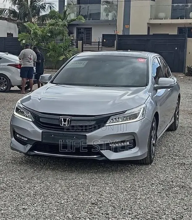 Honda Accord Sport 4dr Sedan FWD (2.4L 4cyl 2A) 2017 Silver · Photo 1