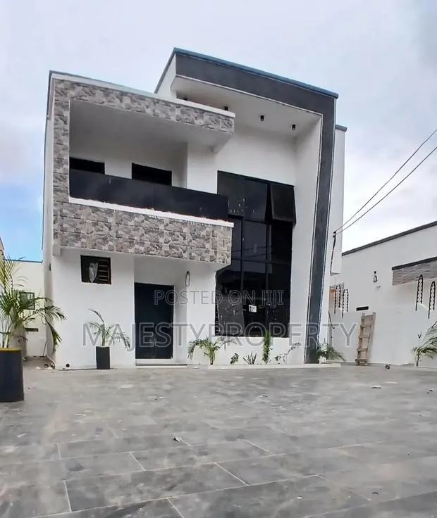 4bdrm House in Community 18, Baatsona Total for sale · Photo 1