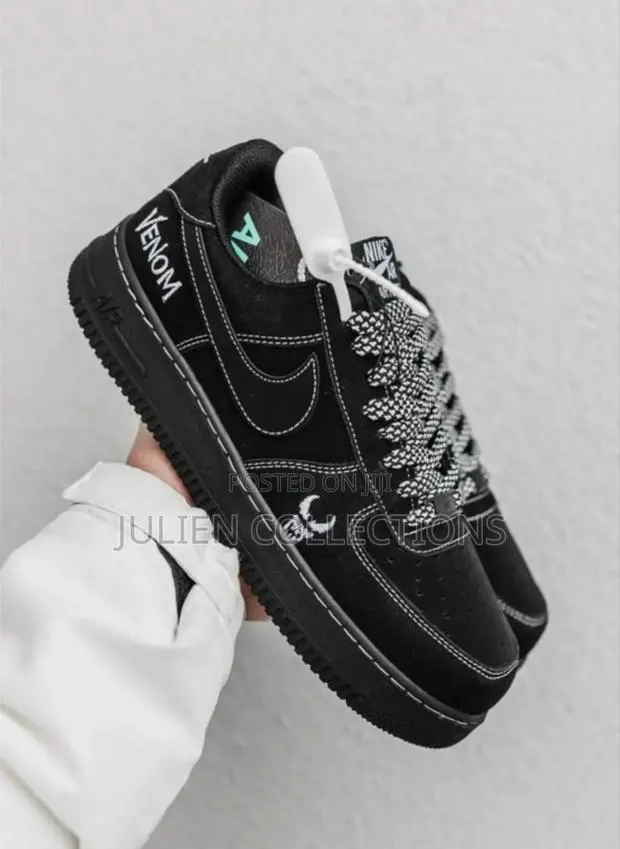 Nike Air Force Venom Black · Photo 1