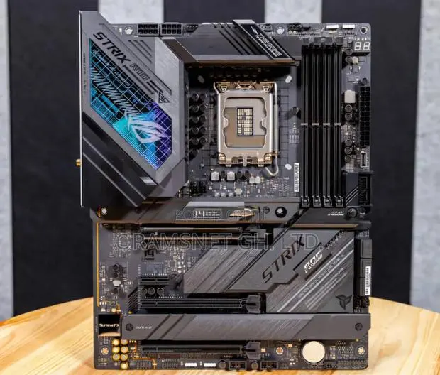 Asus Rog Z690-E Gaming Wifi + I7- Processor · Photo 1