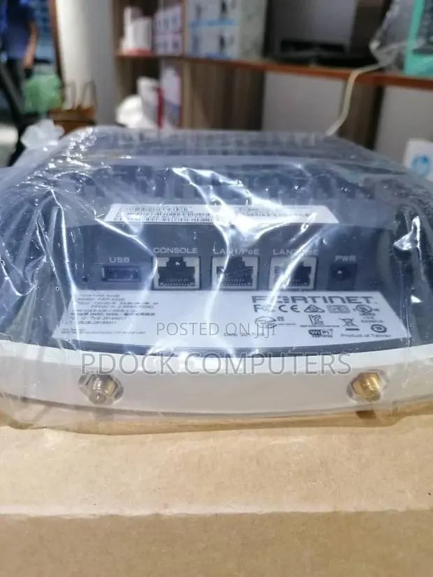 Fortinet Fortiap 423E 4x4 MU-MIMO Access Point · Photo 1