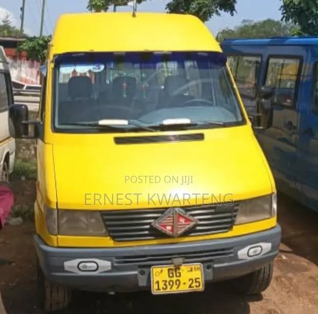 Mercedes-Benz Sprinter 2002 Yellow · Photo 1