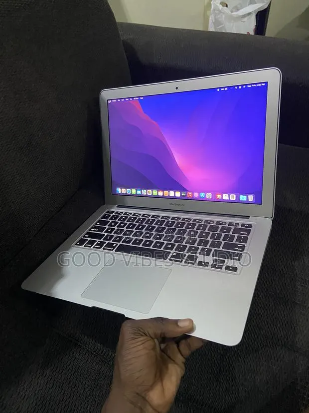 Laptop Apple MacBook Pro 2017 8GB Intel Core i5 SSD 128GB · Photo 1