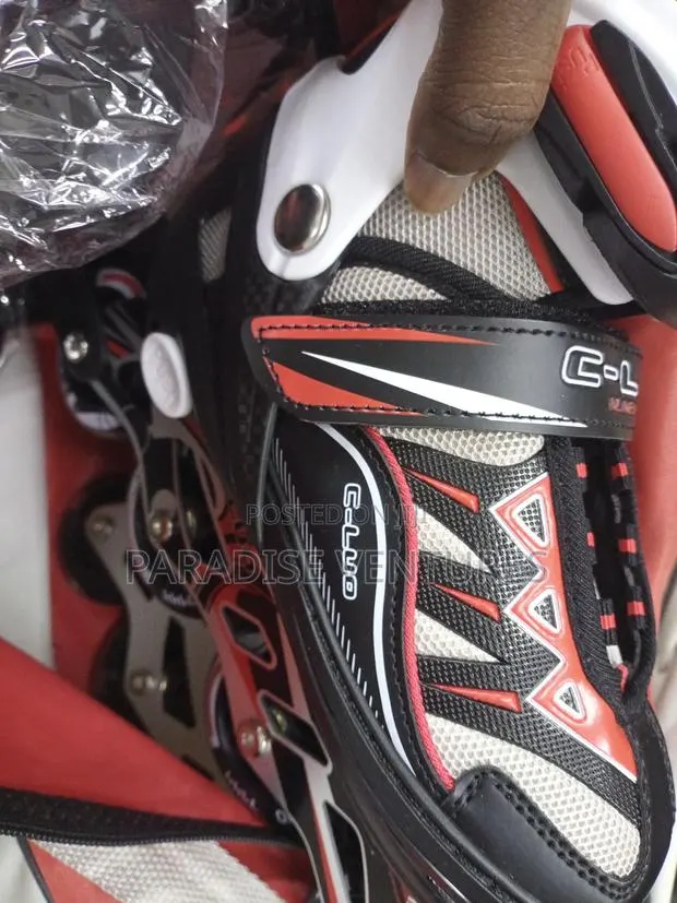 Kids Skates With Protective Gears · Photo 1