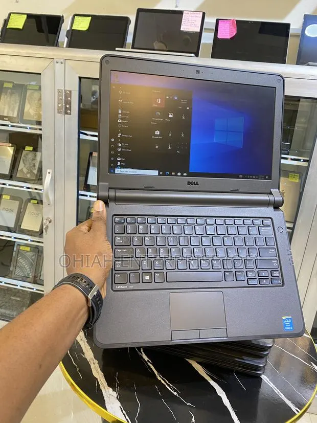 Laptop Dell Latitude 3340 8GB Intel Core i3 HDD 320GB · Photo 1