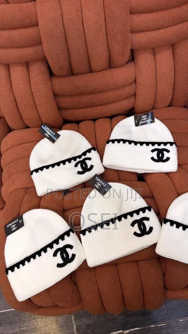 Channel Logo Knit Hat · Photo 1