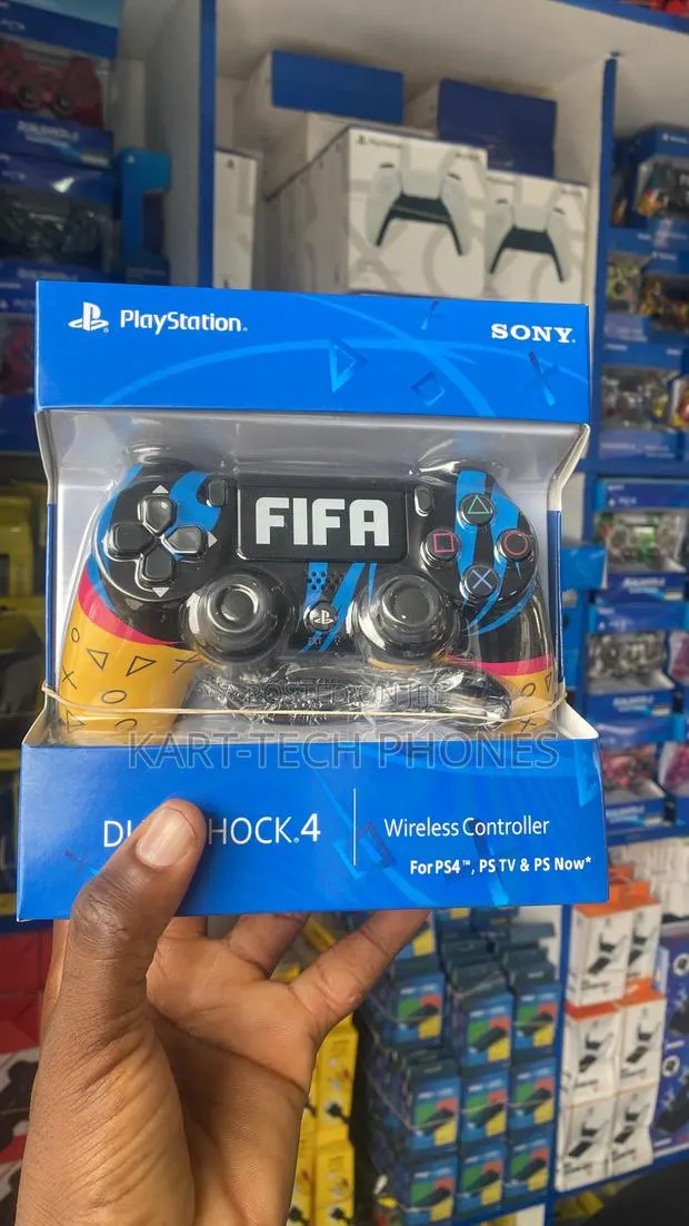 Ps 4 Controllers · Photo 1