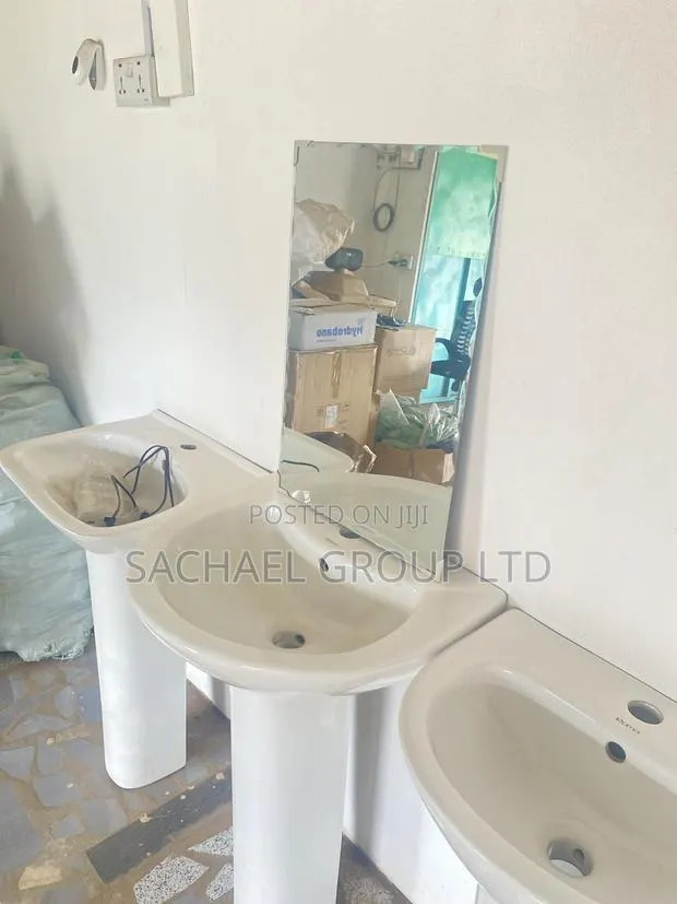 Washroom Mirror 60cm X 40cm · Photo 2