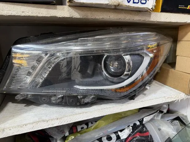 Mercedes CLA Headlight · Photo 1