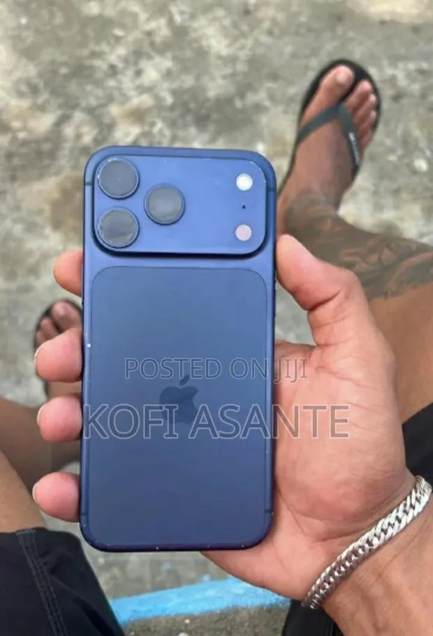 Apple iPhone 17 Pro 256 GB Blue · Photo 1