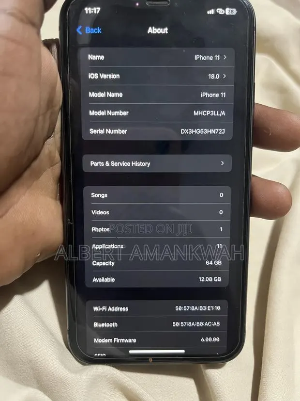 Apple iPhone 11 64 GB Black · Photo 1