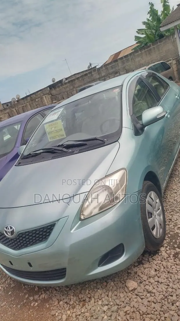 Toyota Belta 2010 Green · Photo 1