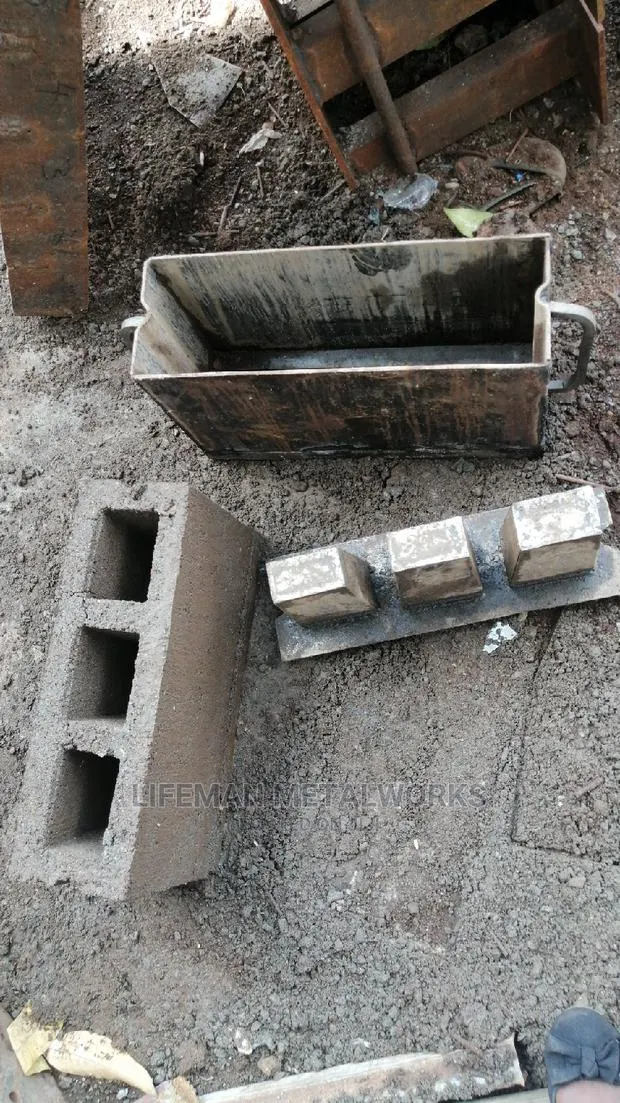 Single Manual Hollow Pin Mould · Photo 1