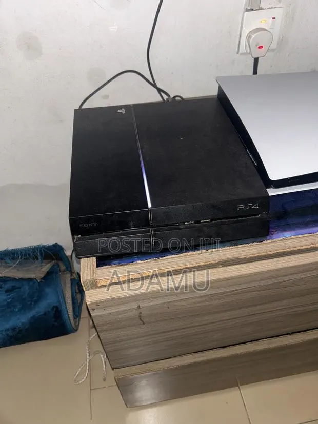 Ps 4 Standard · Photo 1