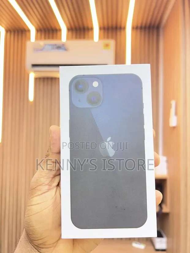 New Apple iPhone 13 256 GB Blue · Photo 3