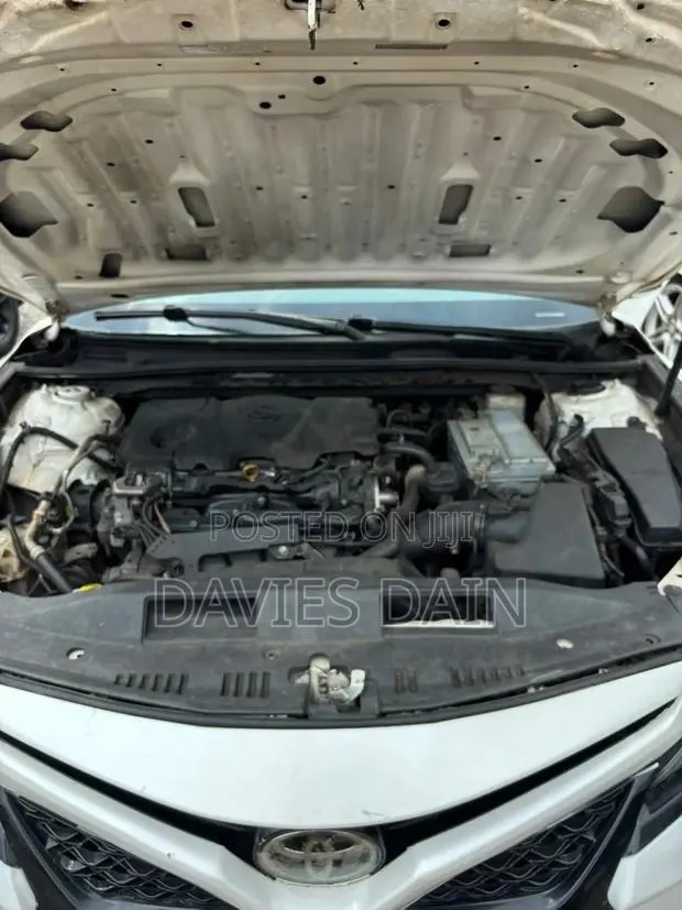 Toyota Camry 2020 White · Photo 1