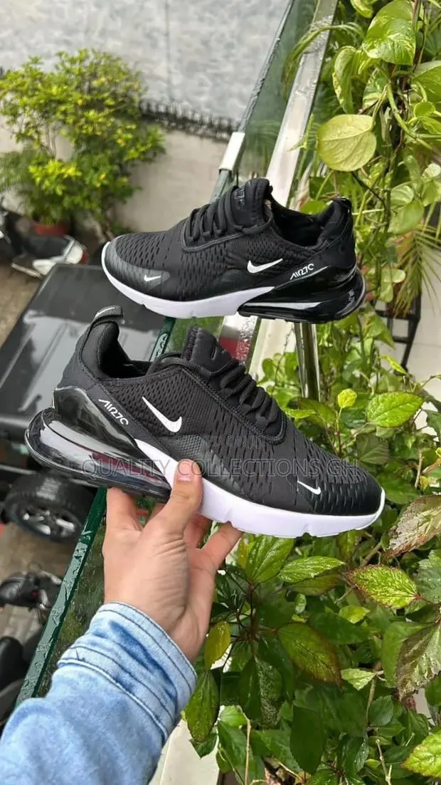 Nike 270 Black and White · Photo 1