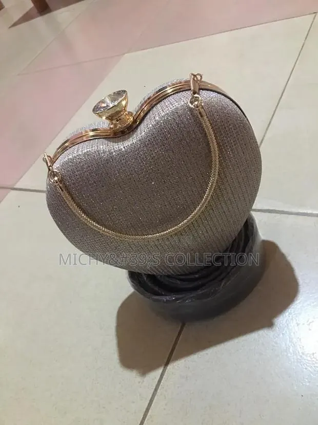 Classy Clutch · Photo 1