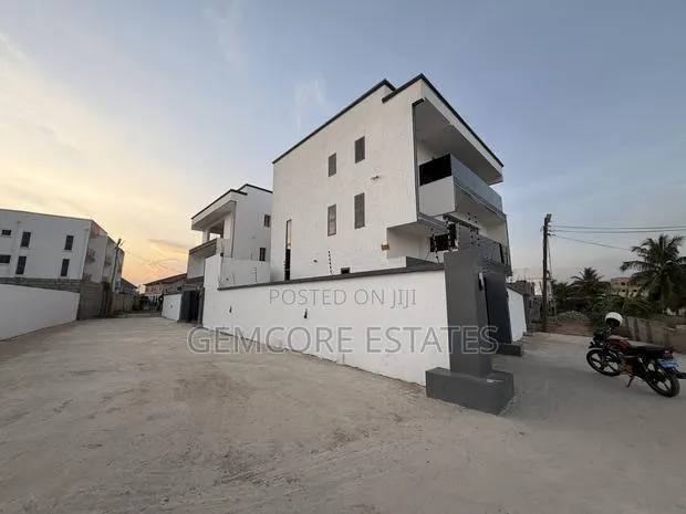 3bdrm House in Little Roses, Ashaley Botwe for sale