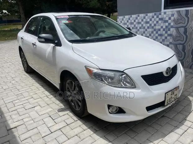Toyota Corolla 2010 White · Photo 1