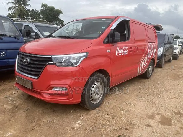 Hyundai Starex 2019 Red · Photo 1
