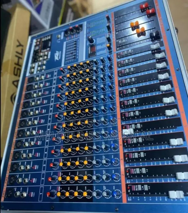 Peavey Pmx3812usd 12-Channel Mixer Console · Photo 1