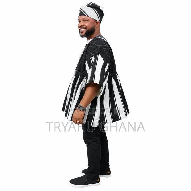 Pure Black and White Funeral Smock Attire for Men in Ghana · Photo 1