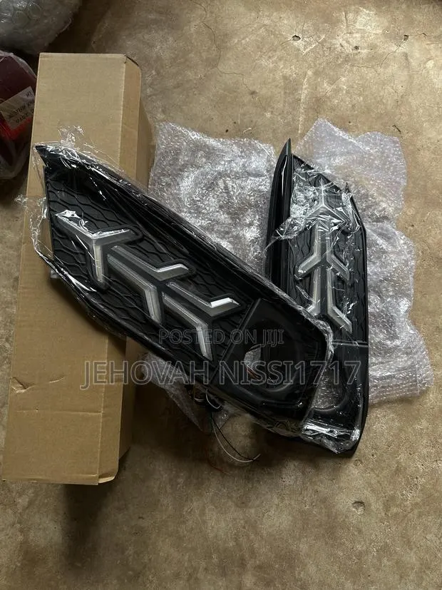 Honda Civic 2019 - 2020 Foglight Cover LED · Photo 1