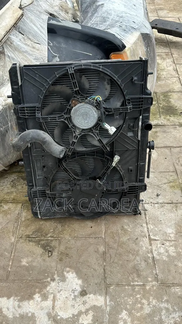 Nissan Rogue 2009-2010 Radiator Tank and Fan Available · Photo 1