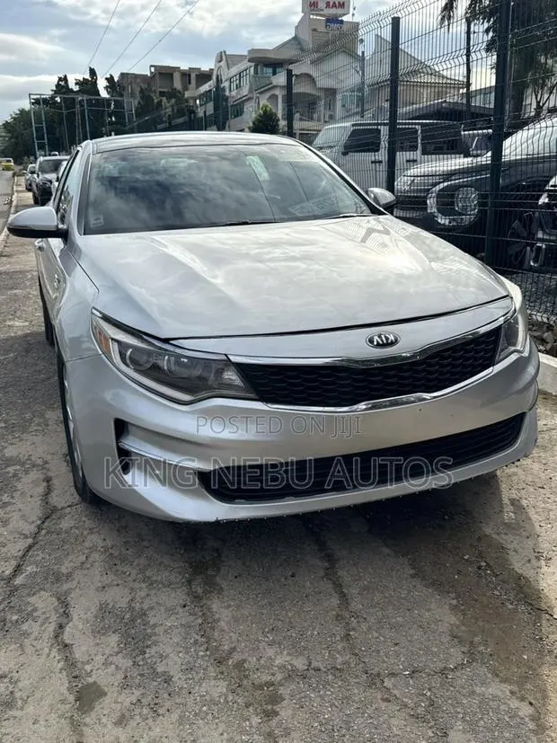 Kia Optima LX 4dr Sedan FWD (2.4L 4cyl 6M) 2017 Silver · Photo 1