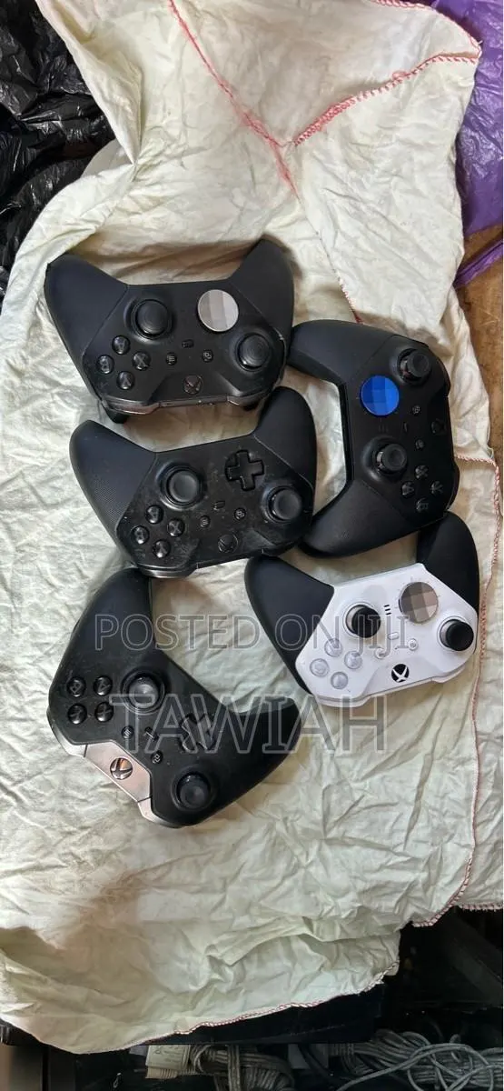 Xbox Elite Controllers · Photo 1