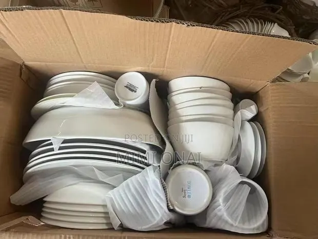Plates Sets Available On Pre-order. 40-60pcs Per Carton. Mixture · Photo 1