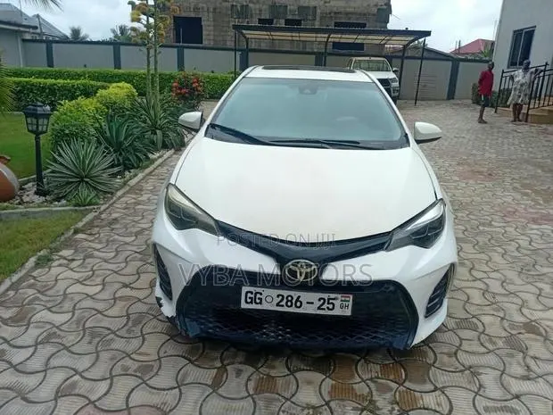 Toyota Corolla LE 4dr Sedan (1.8L 4cyl CVT) 2017 White · Photo 1