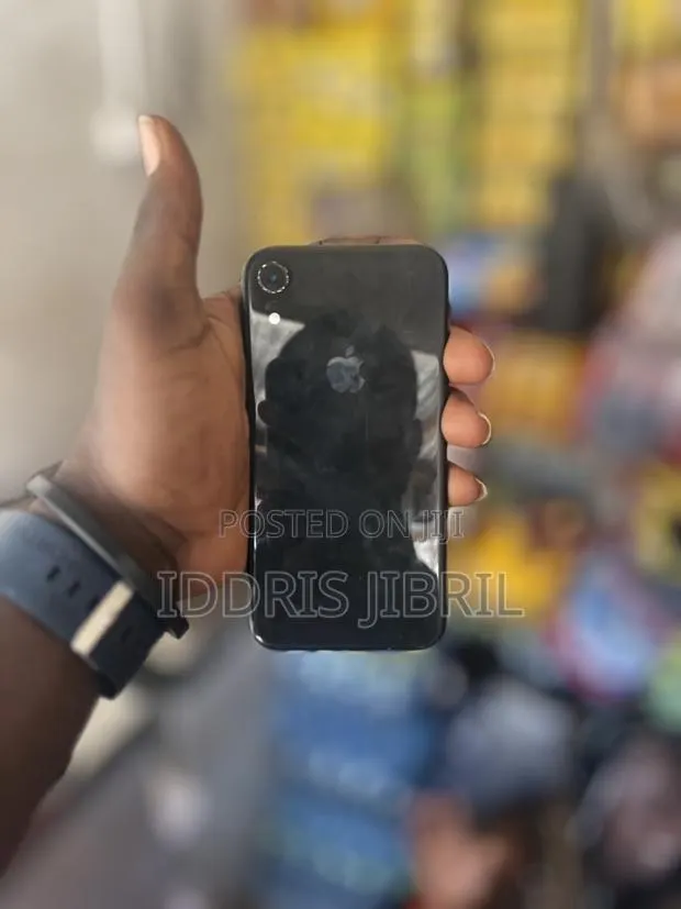Apple iPhone XR 128 GB Black · Photo 1