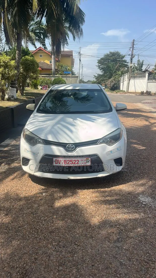 Toyota Corolla LE 4dr Sedan (1.8L 4cyl CVT) 2016 White · Photo 1