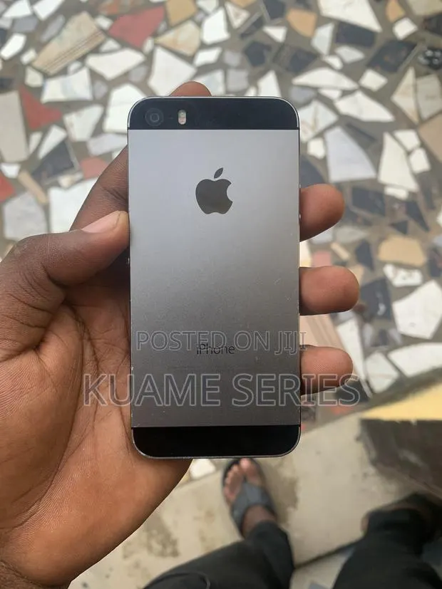 New Apple iPhone 5s 16 GB Gray · Photo 1
