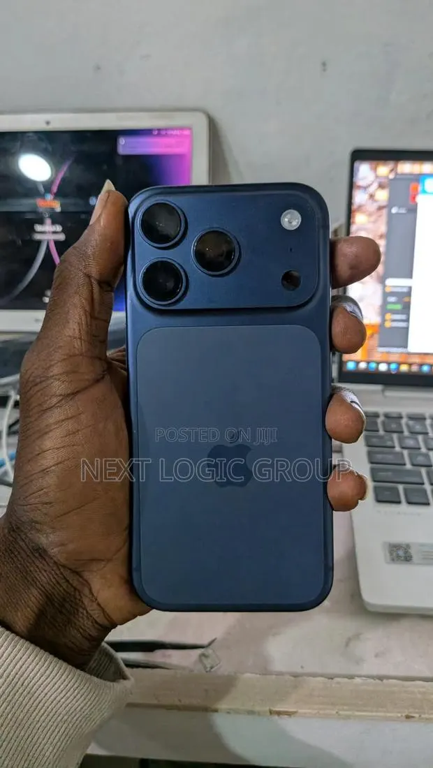 New Apple iPhone 17 Pro 256 GB Blue · Photo 1