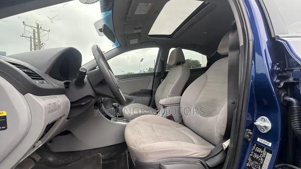 Hyundai Accent SE Sedan 2016 Blue · Photo 1