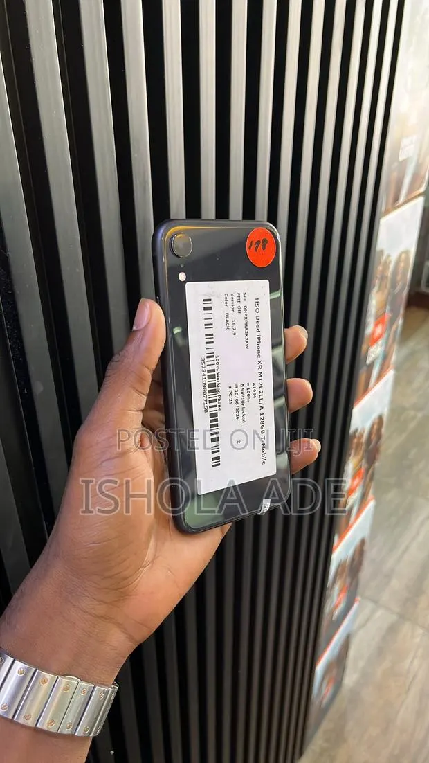 Apple iPhone XR 128 GB Black · Photo 1