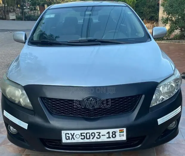 Toyota Corolla 2010 Silver · Photo 1