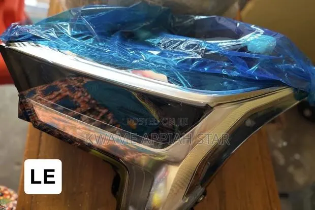 Toyota Tundra “2022,2023,2024,2025” LE Headlight Pair · Photo 1