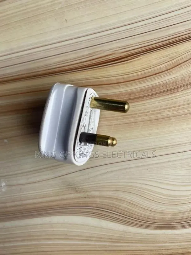 Heavy-Duty 15a Electrical Plug · Photo 1