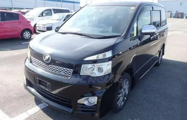 Toyota Voxy 2013 Black · Photo 1