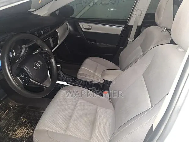 Toyota Corolla LE Premium 4dr Sedan (1.8L 4cyl CVT) 2016 White