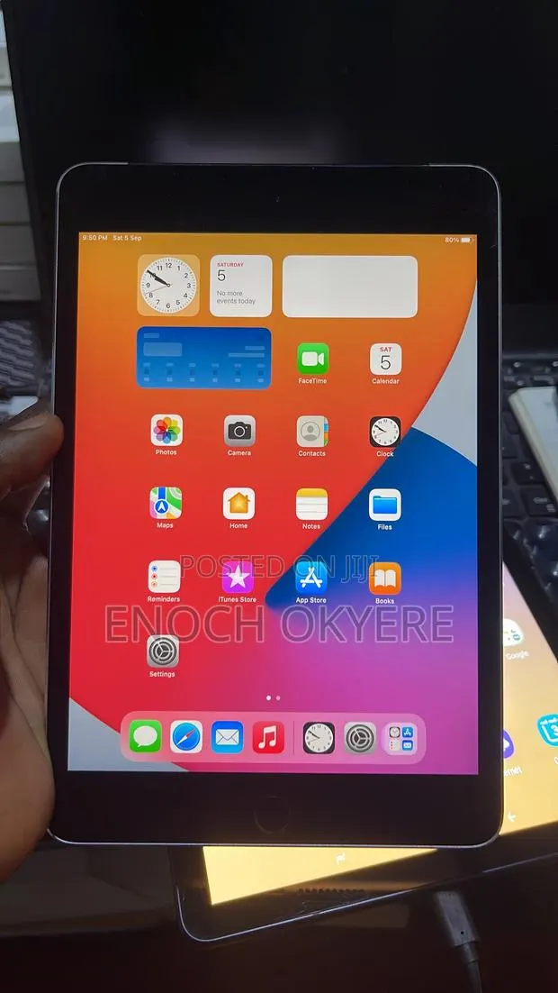Apple iPad mini 4 128 GB Silver · Photo 1