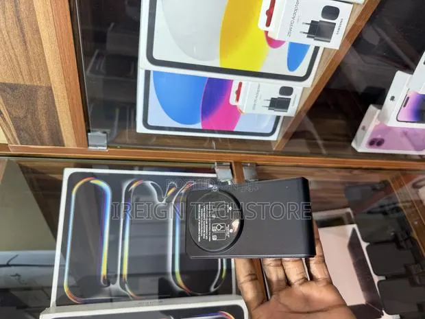 Magnetic Wireless Charger · Photo 1