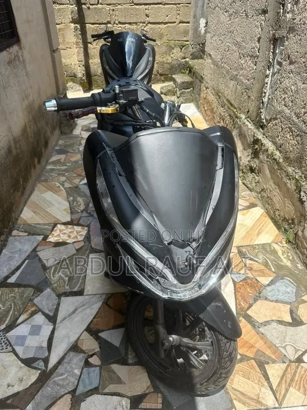 Honda 2022 Gray · Photo 1