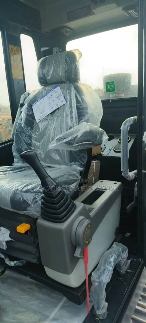 Hyundai 215 · Photo 2